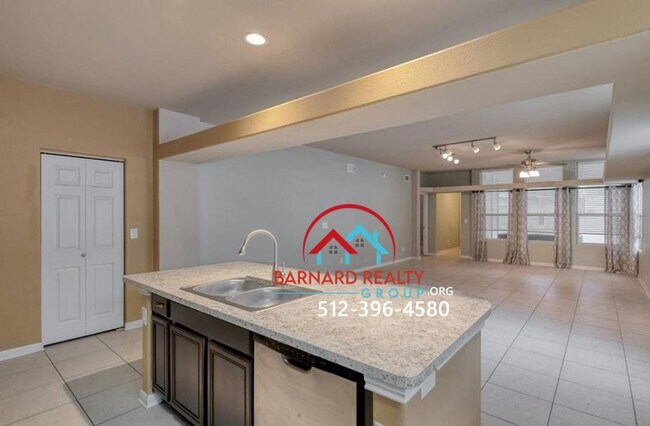 Building Photo - Available Now: 3 bed/2 Bath in Desirable B...