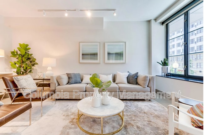 Building Photo - 1133 14th St NW