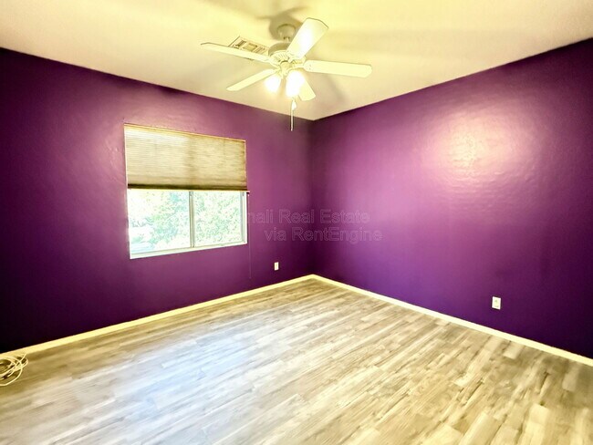 Building Photo - 9786 S La Rosa Dr