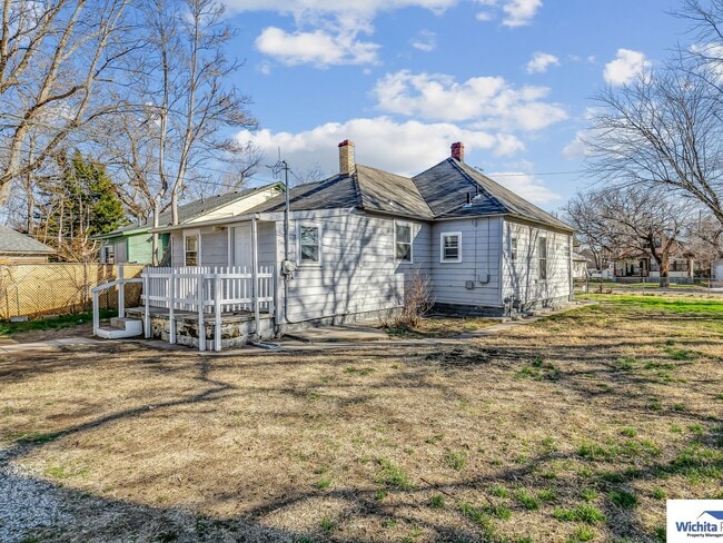 Building Photo - 3 bedroom 1.5 bath home