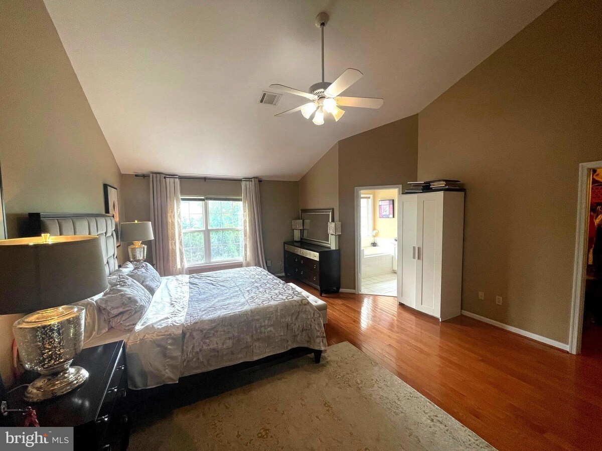 Building Photo - 47402 Darkhollow Falls Ter