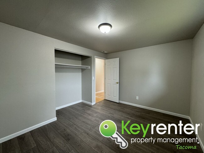 Building Photo - Must-have 3Bed/1Bath Tacoma Home + 50% Off...