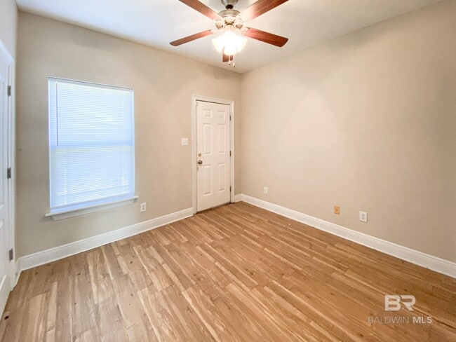 Building Photo - 116 S Elm St