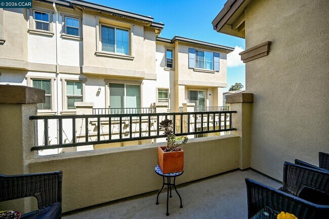 Building Photo - 296 Laurel Knoll Dr