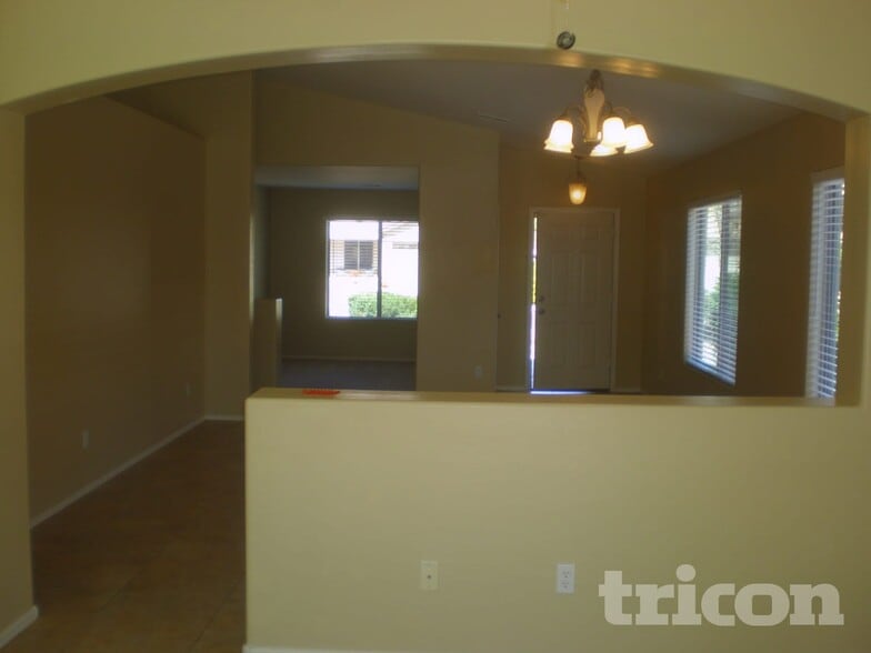 Building Photo - 16559 W Post Dr