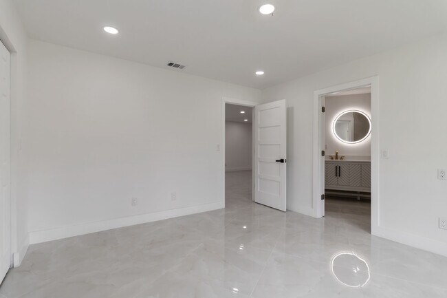 Building Photo - 3699 Liberty Square