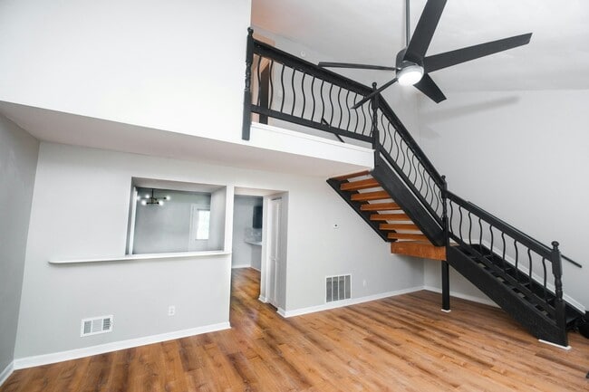 Building Photo - 246 Toweridge Dr SW