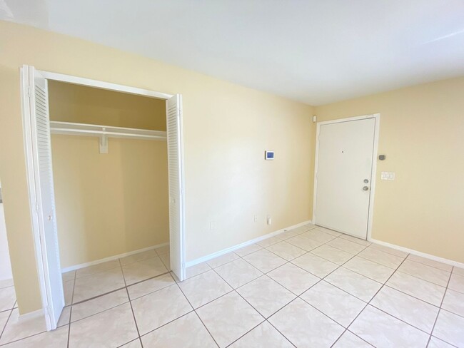 Building Photo - 3 Bed / 2 bath / 1 Car Garage Home with La...