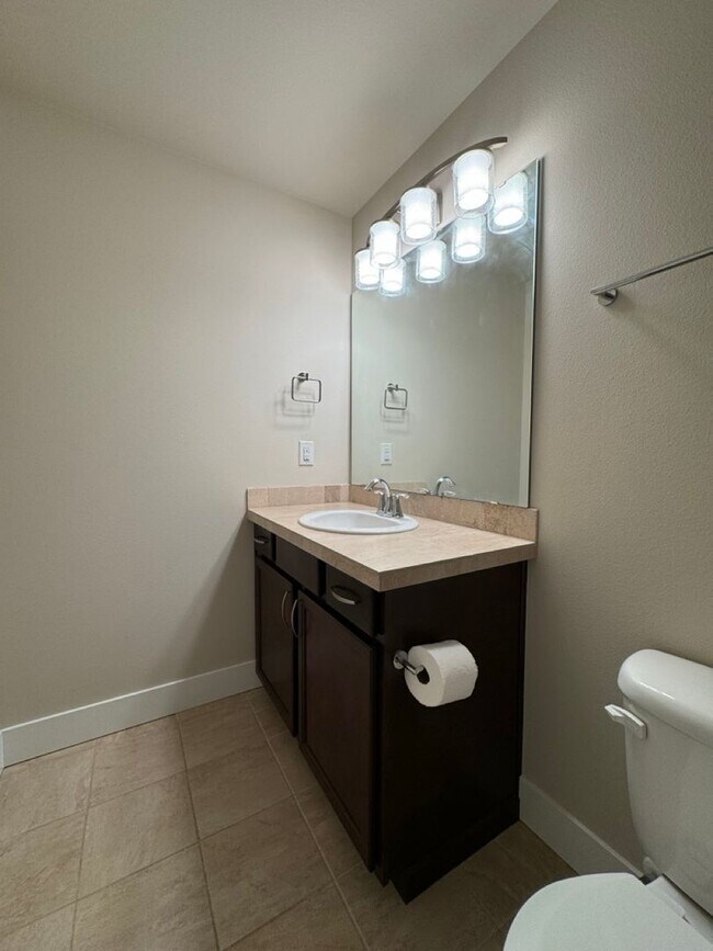 Building Photo - Gorgeous 4BR, 3.5BA Gem in Kingstone Community, Lynnwood,