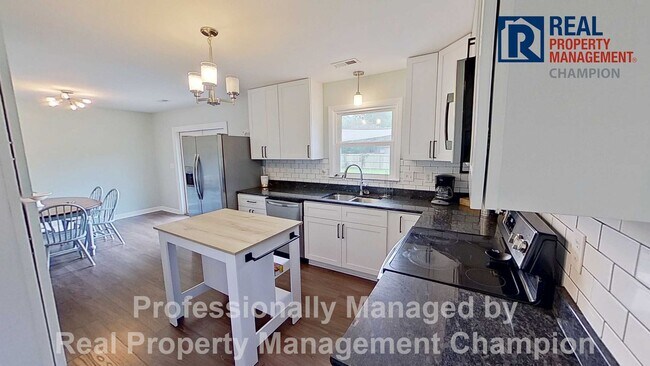 Building Photo - Furnished and Updated 4 BD/2.5 BA Home wit...