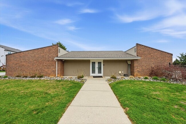 Building Photo - 3 Bed | 2.5 Bath Townhome in Wedgewood Estates – Available Now!