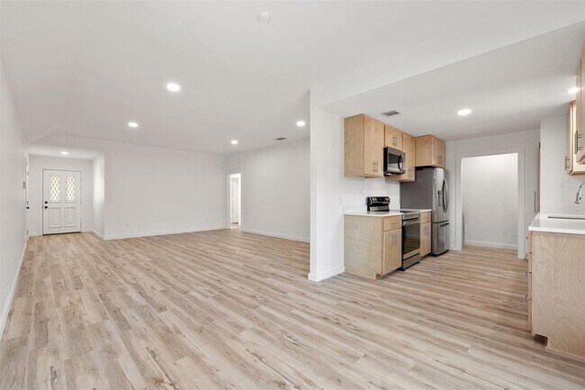 Building Photo - 85 Ridgewood Cir