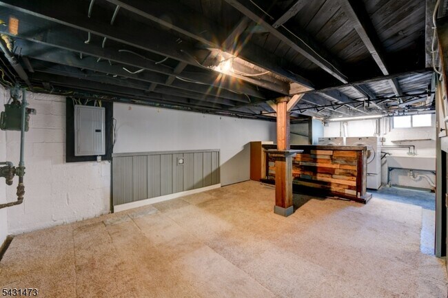 Building Photo - 72 Colonial Dr