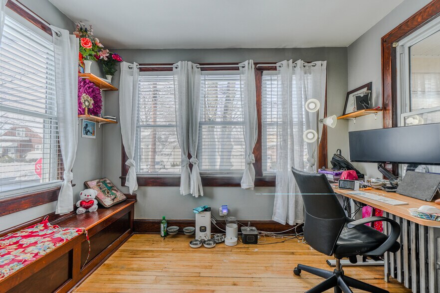 Sun Room - 416 E 6th Ave