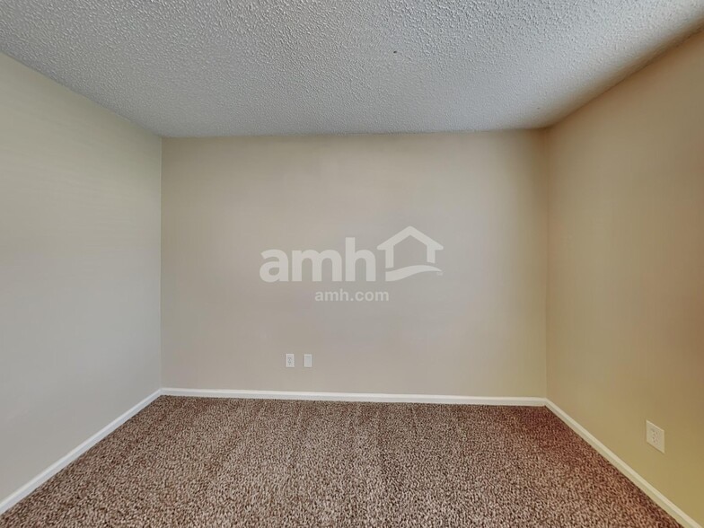 Building Photo - 1184 Lake Parke Dr