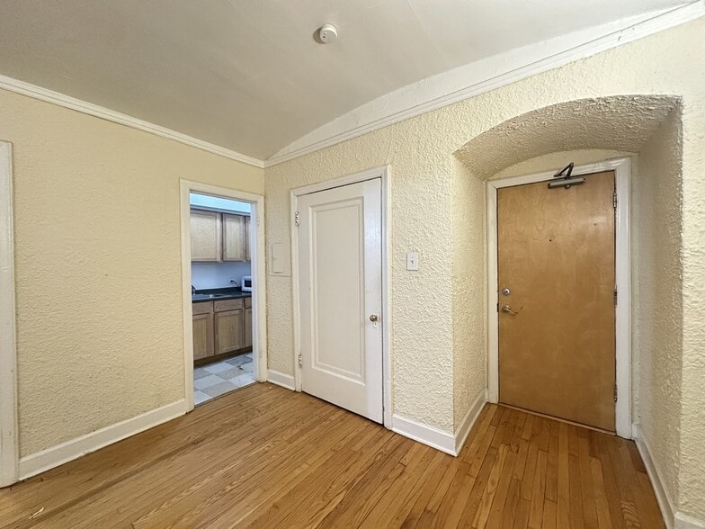 Building Photo - 541 W Arlington Pl