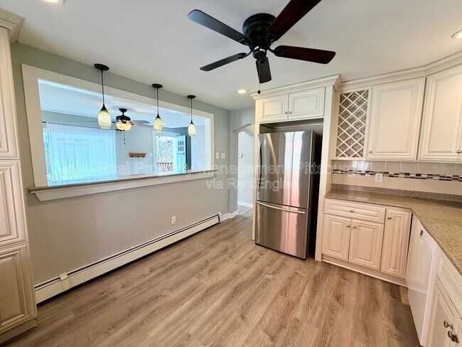 Building Photo - 521 Farnsworth St