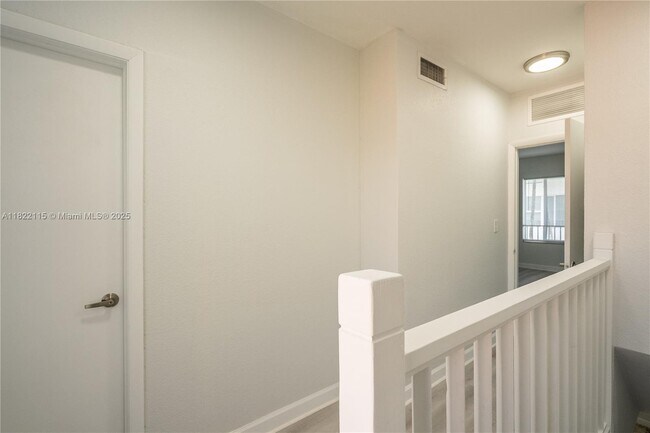 Building Photo - 2180 Bay Dr