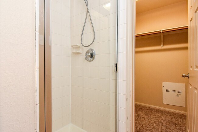 Building Photo - 20615 Maple Rain Ct