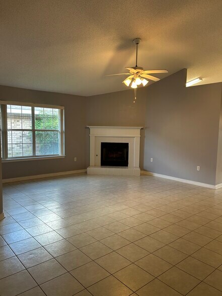 Building Photo - 4639 Sunsail Cir
