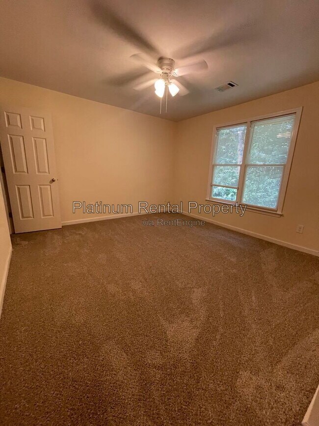 Building Photo - 7115 Red Fox Ln