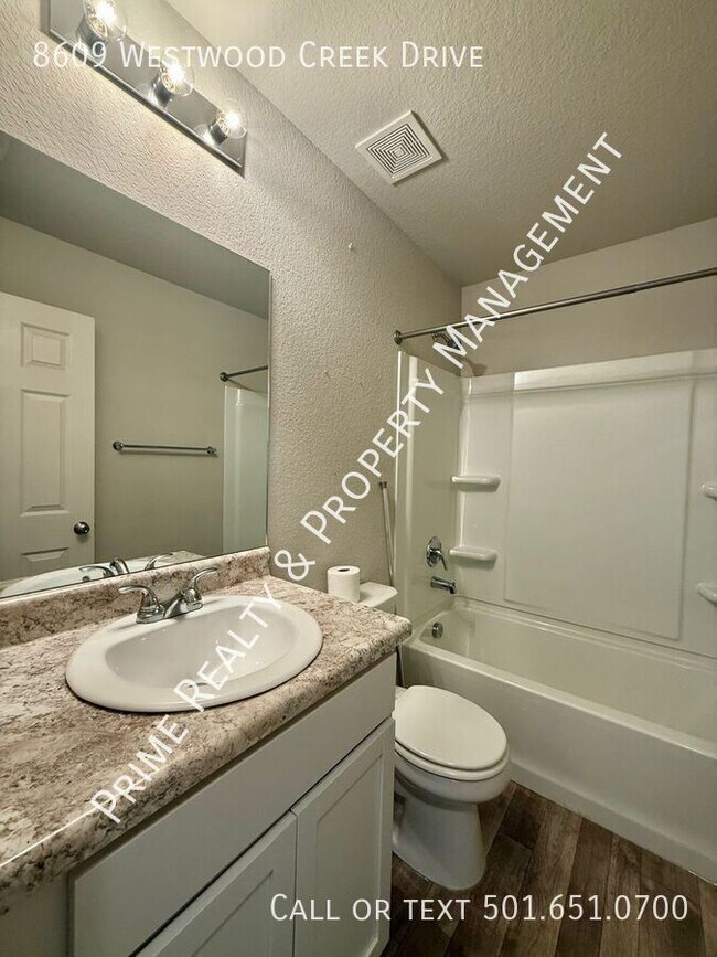Building Photo - 8609 Westwood Crk Dr
