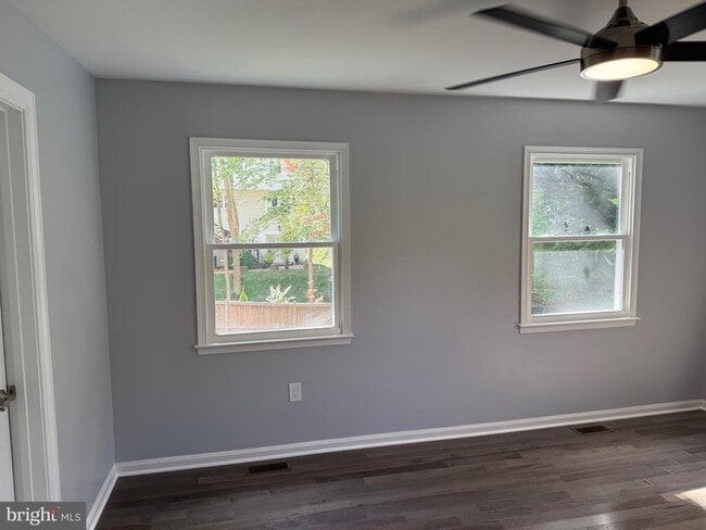 Building Photo - 7810 Newington Woods Dr