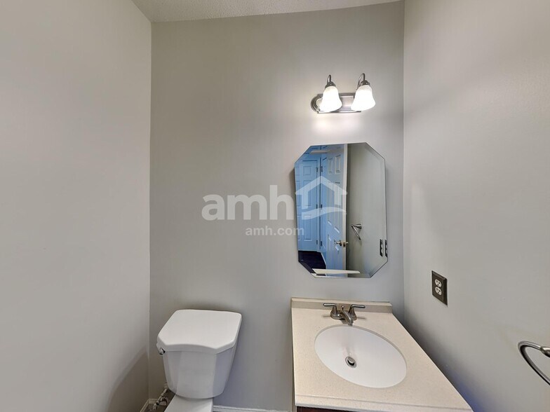 Building Photo - 13700 Kensal Green Dr