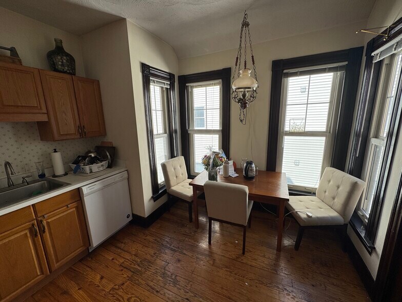 Building Photo - 211 Holland St