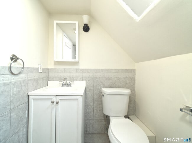 Building Photo - 361 Ridgefield Ave