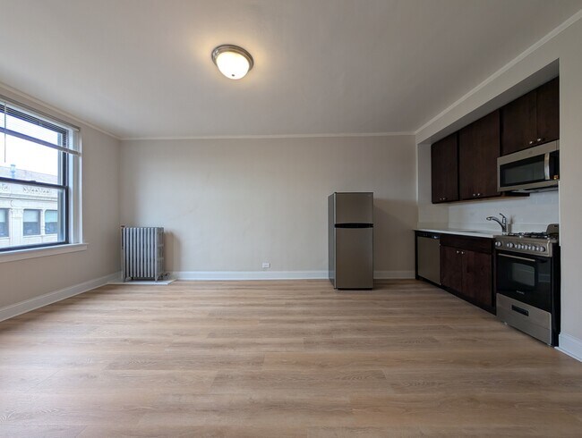 Building Photo - 3335 W Diversey Ave