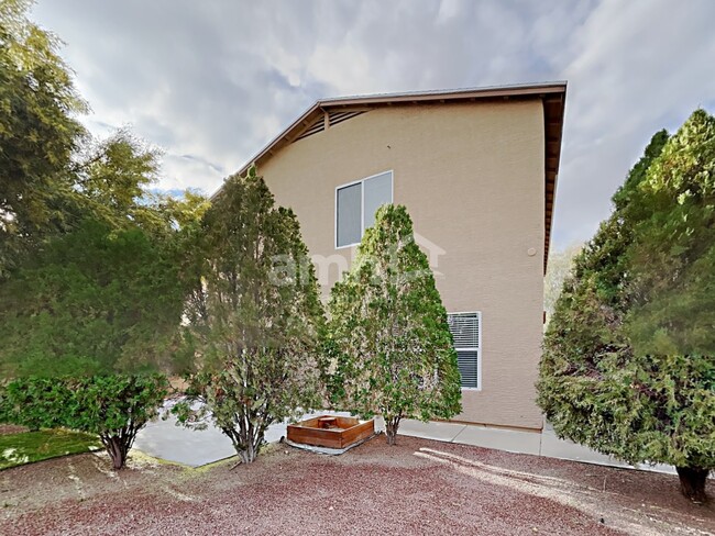 Building Photo - 6387 S Sunrise Valley Dr