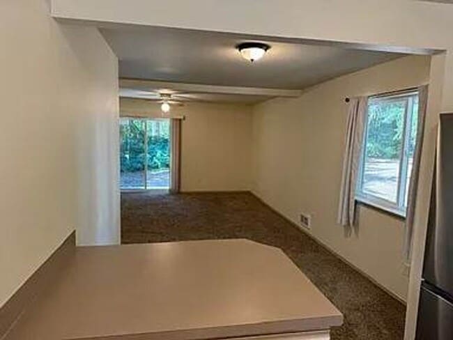 Building Photo - Spacious 2 Bedroom Duplex with Cozy Features