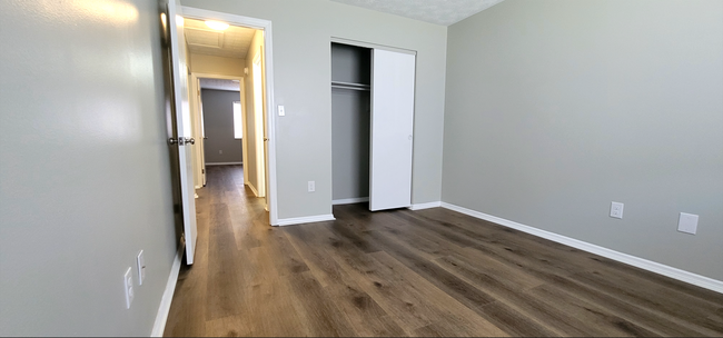 Building Photo - Beautiful 2 bedroom 1.5 bath Condo with at...