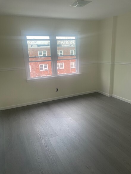 Building Photo - 10 Briarwood Rd