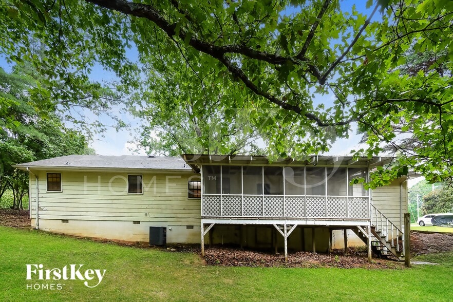 Building Photo - 3704 Newport Dr