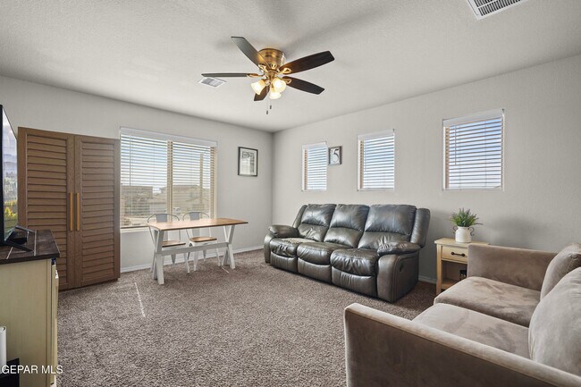 Building Photo - 956 Clapham St