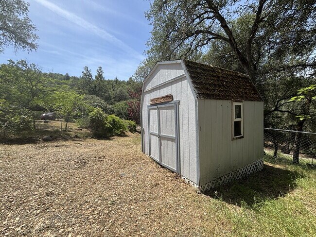 Building Photo - A gardener's delight! 3-bedroom home nestled in the countryside but close to town.