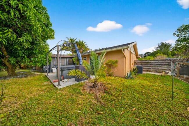 Building Photo - 849 Camellia Dr