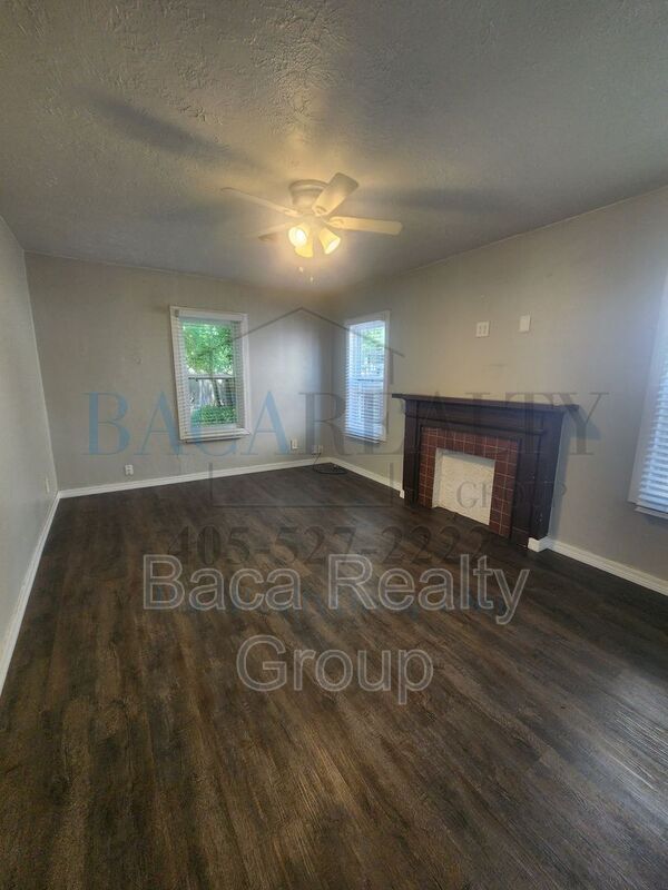 Building Photo - 522 Iowa St