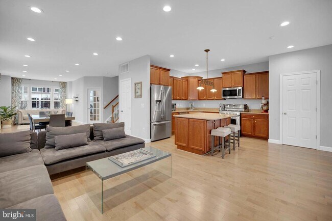 Building Photo - 42598 Chisholm Dr