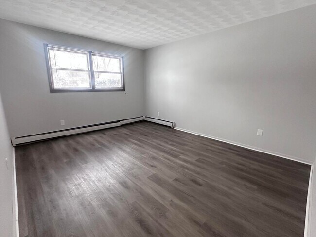 Building Photo - 130 S Clarendon St