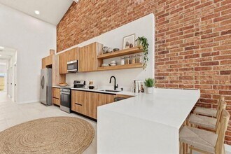 Building Photo - 200 S Cynthia St