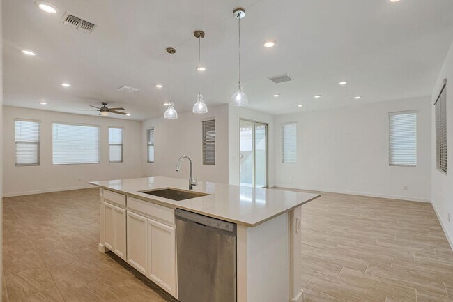 Building Photo - 12881 N 145th Dr