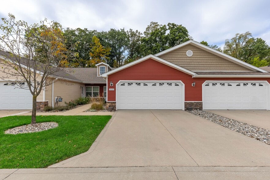 Building Photo - Redwood Cascade Township