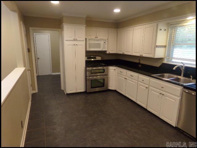 Building Photo - 4404 Greenway Dr