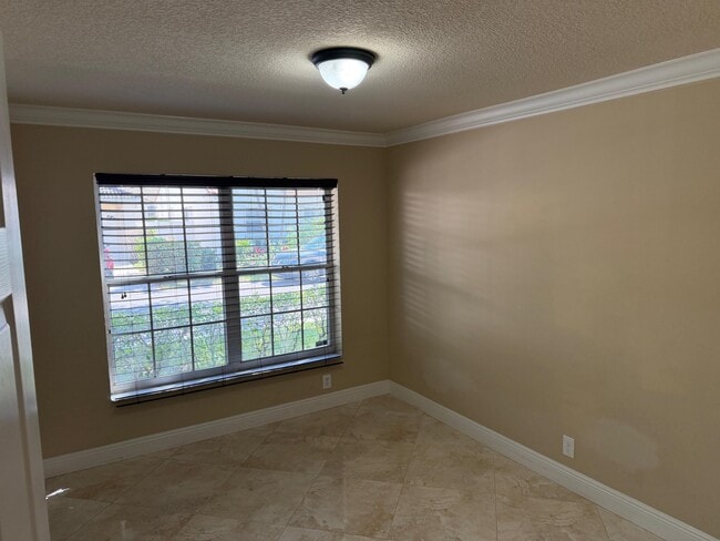 Building Photo - 10123 Caoba St