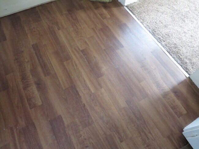 Building Photo - 1002 E 17th St