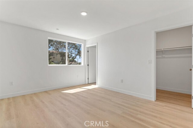 Building Photo - 703 W 80th St