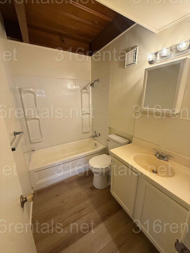 Building Photo - $1195 - **COMING SOON** 3 bed 2 bath - Single Family Home